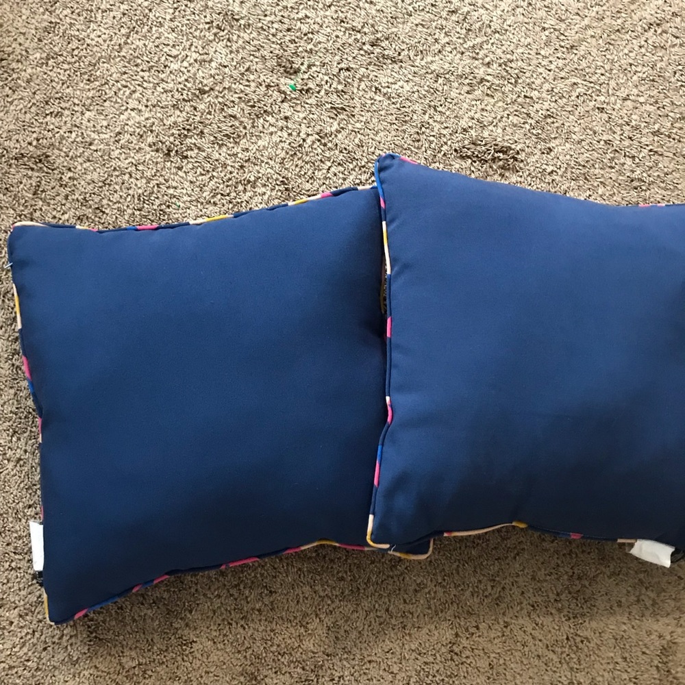 Set of 2 throw pillows by Tracee Ellis Ross - Picture 5 of 5